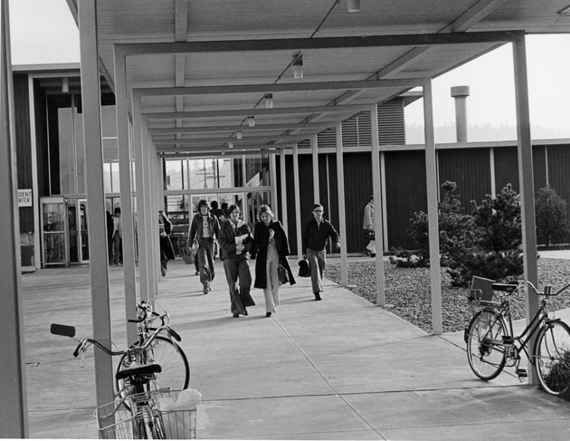 Walkway Between Student Center and Lingreen Hall