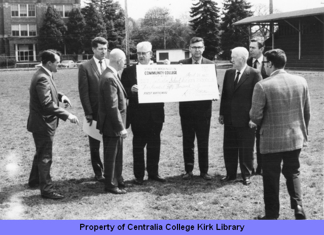 20060920001 - Centralia College Presents $250,000 Check to Centralia School District