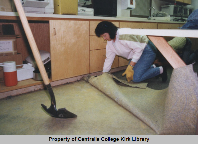 20071211004 - Centralia College Cleans Up After the Flood of 1996