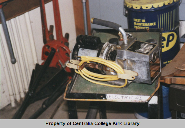 20071211005 - Centralia College Cleans Up After the Flood of 1996
