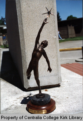 20090507044 - Reach for the Stars